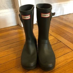Hunter rainboots in hunter green size 8